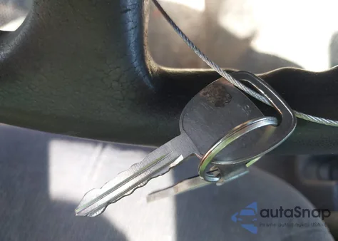 2001 Chevrolet Silverado 1500 z USA, uszkodzony, nr VIN 1GCEC14W11Z238244